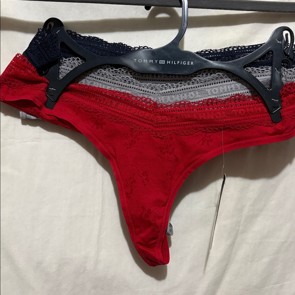 Tommy Hilfiger Thongs 3 Pack Navy Blue, Grey, Red Small